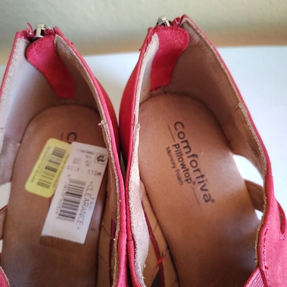 Comfortiva Pillowtop Red Leather Parker Sandals Women's Sz 11 -Travel Flats